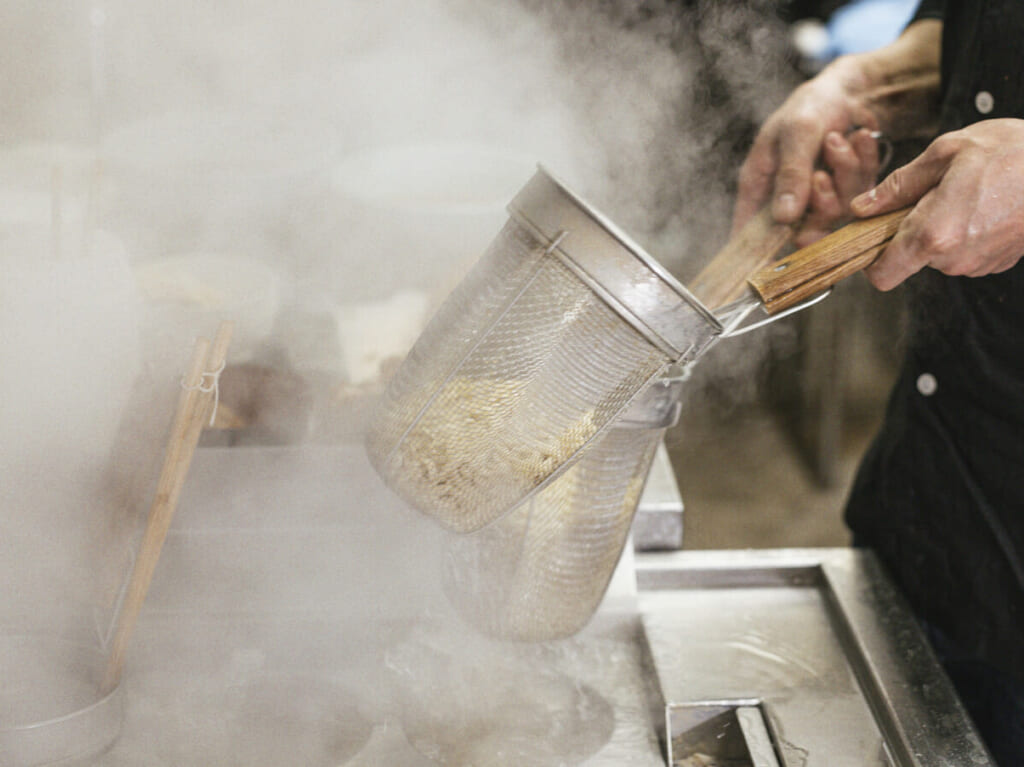 ラーメン、湯切り