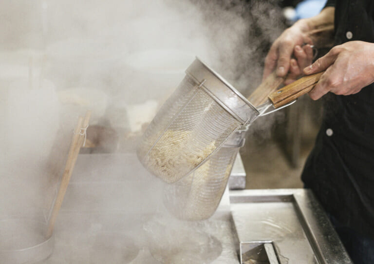 ラーメン、湯切り