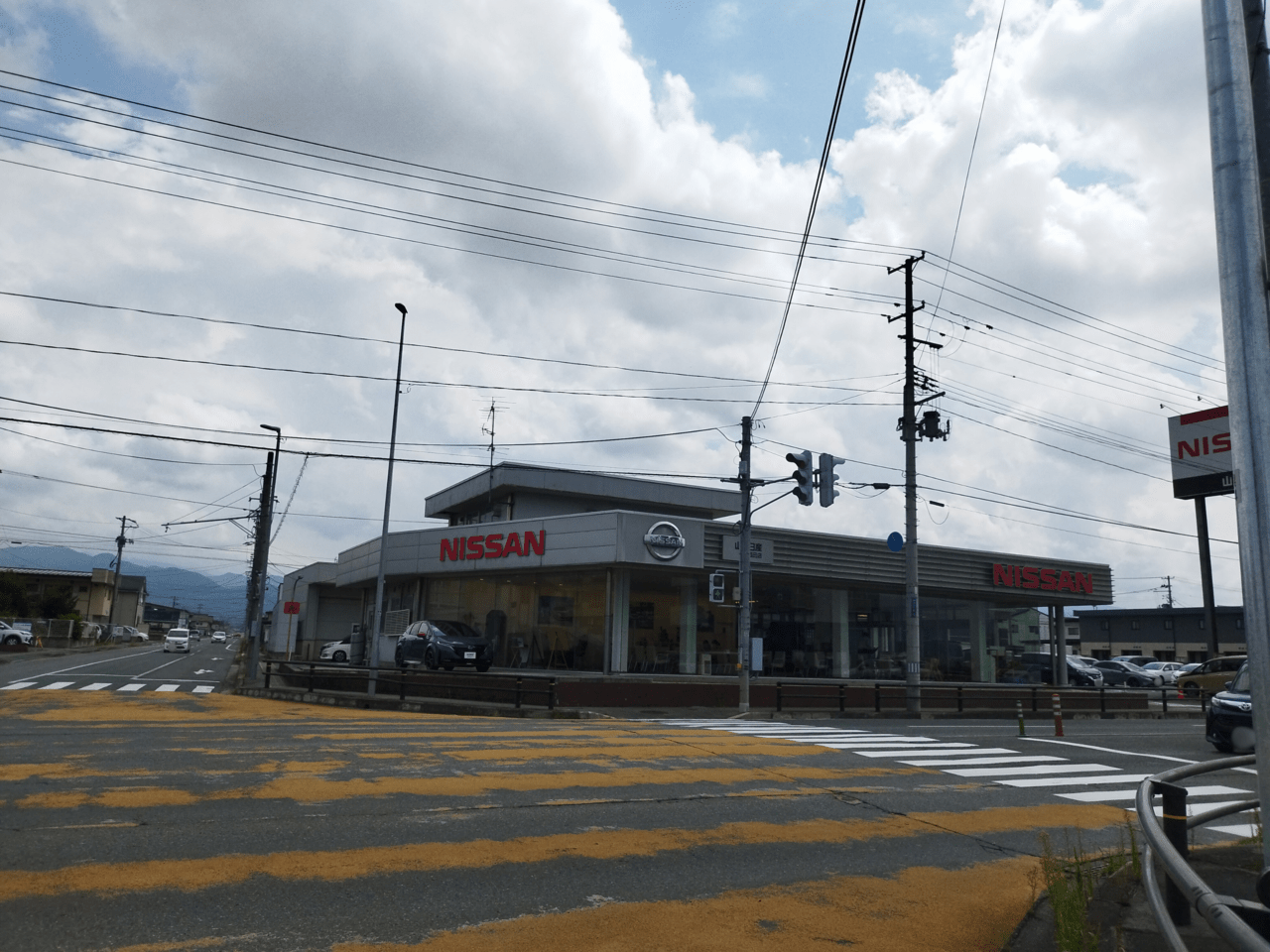 日産西田店の外観