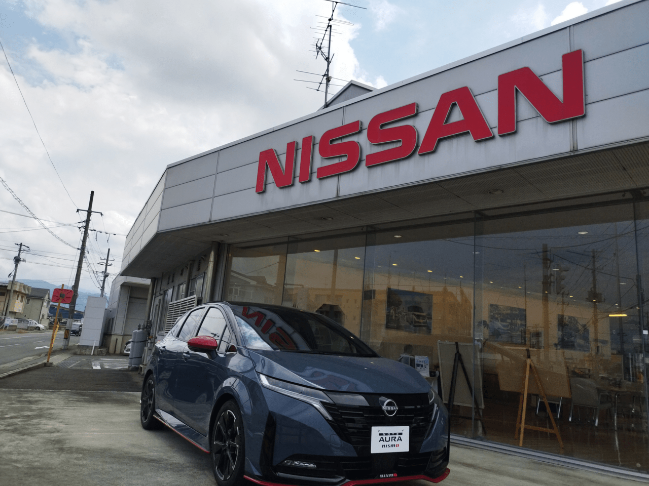 日産西田店の外観