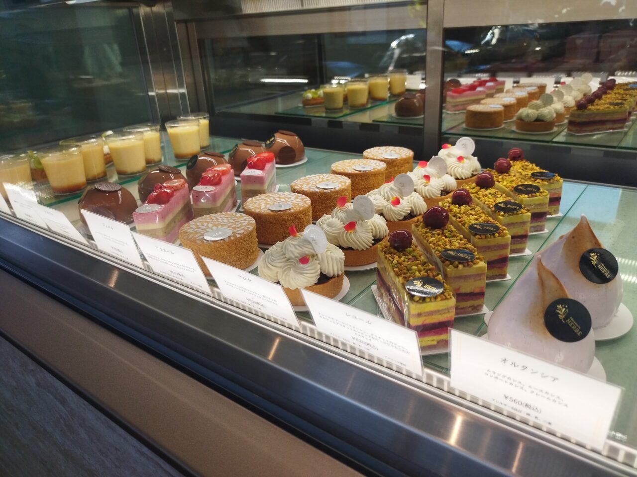 patisserie HERBE（パティスリーエルブ）の店内