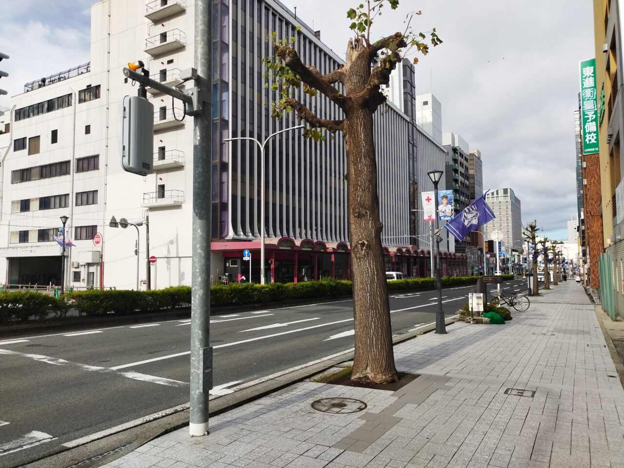 山交ビル前の通り