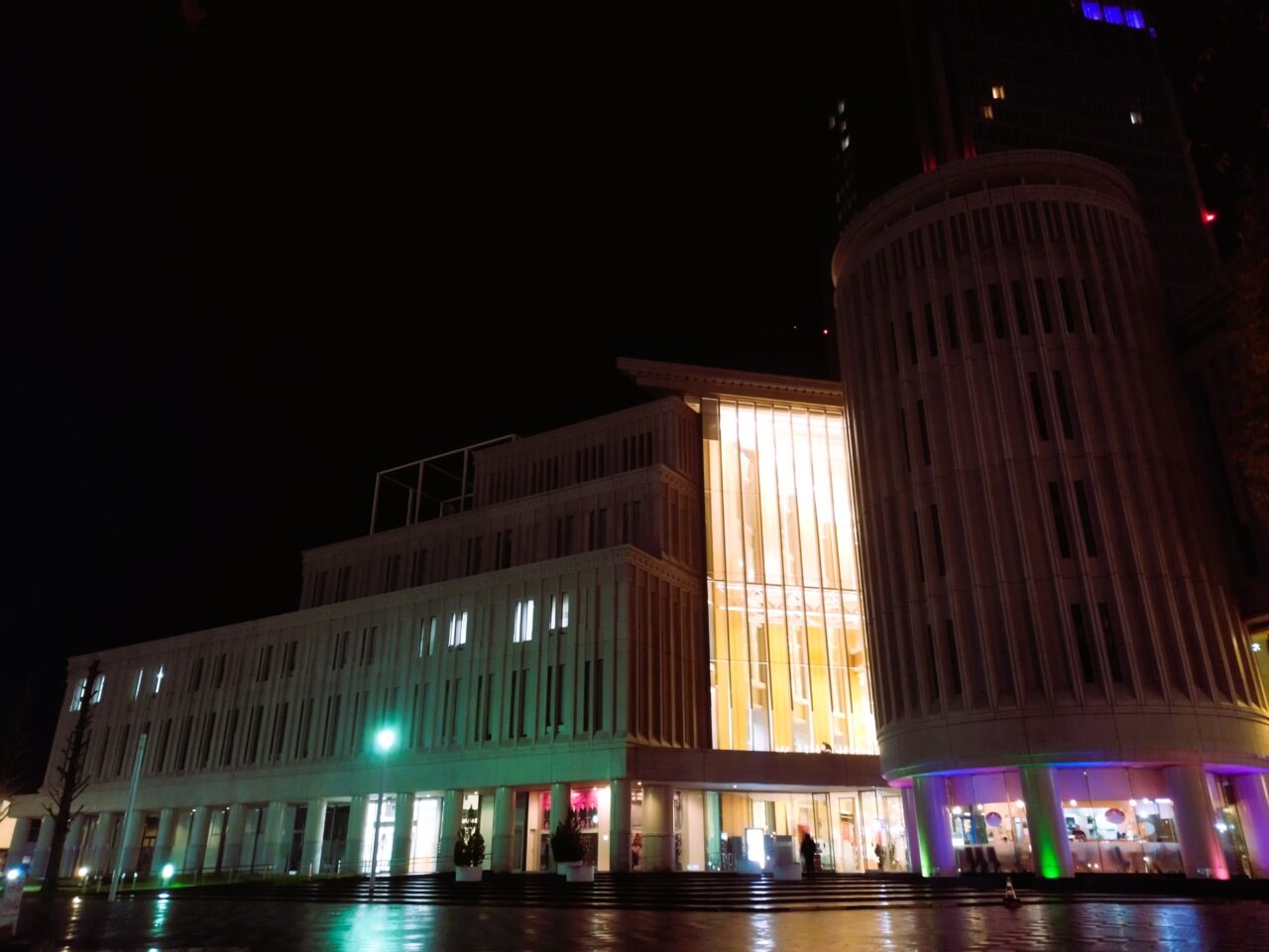 霞城セントラルの外観