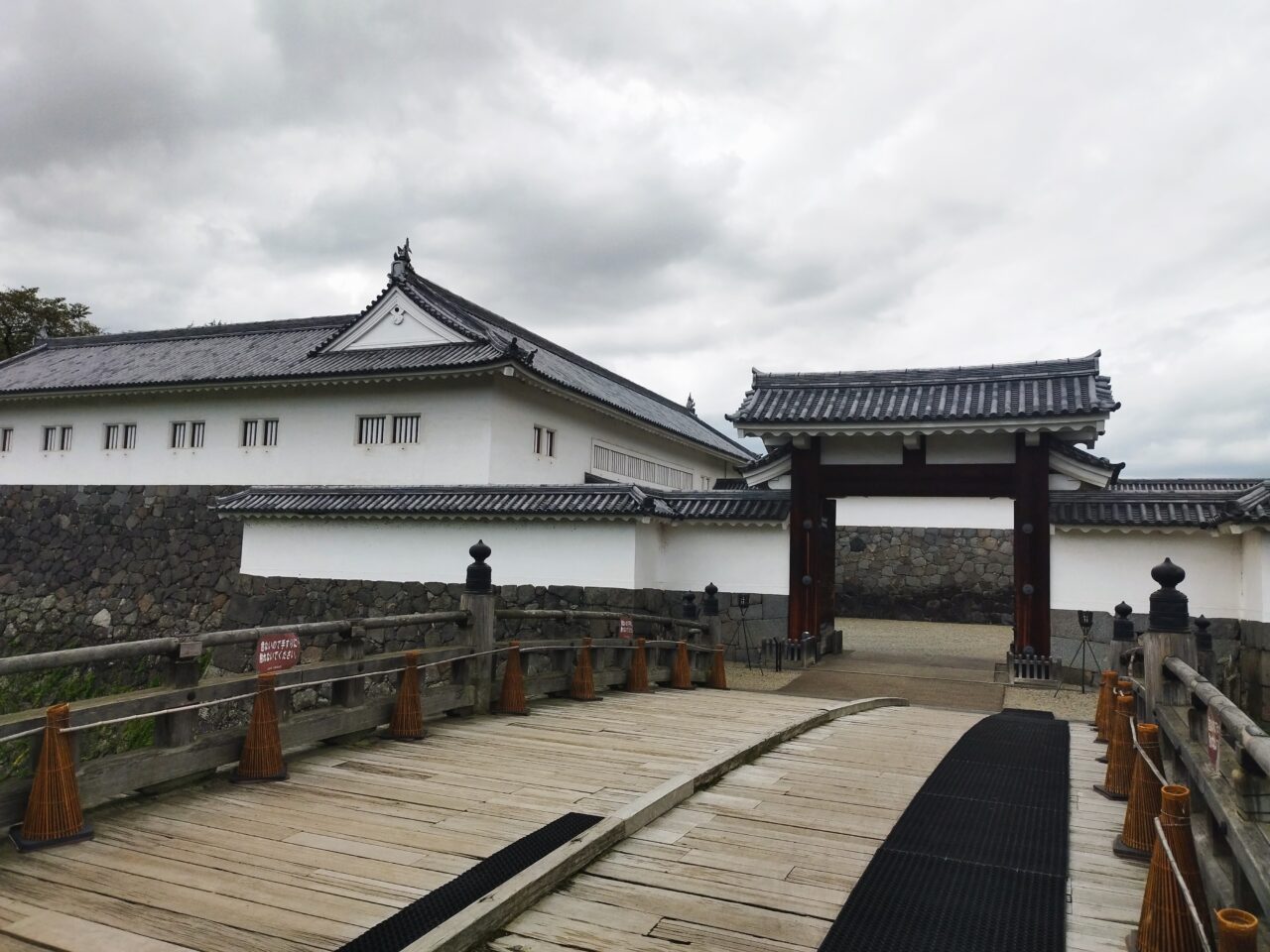 霞城公園の東大手門付近