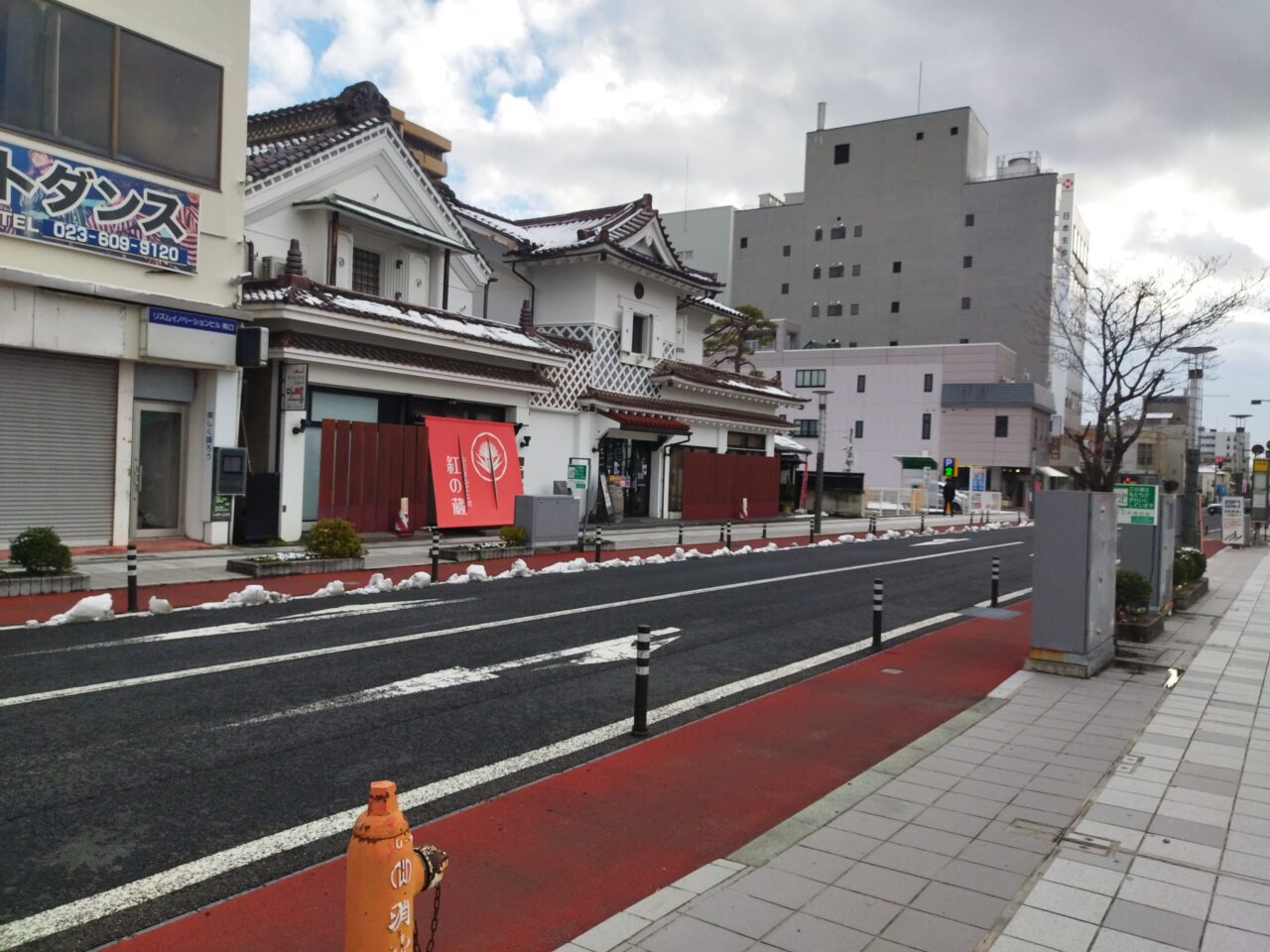 山形まるごと館 紅の蔵前の通り