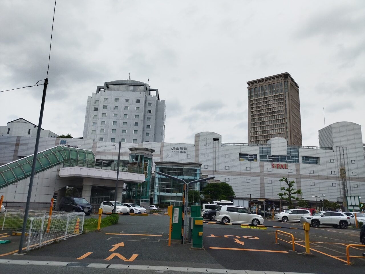 山形駅前