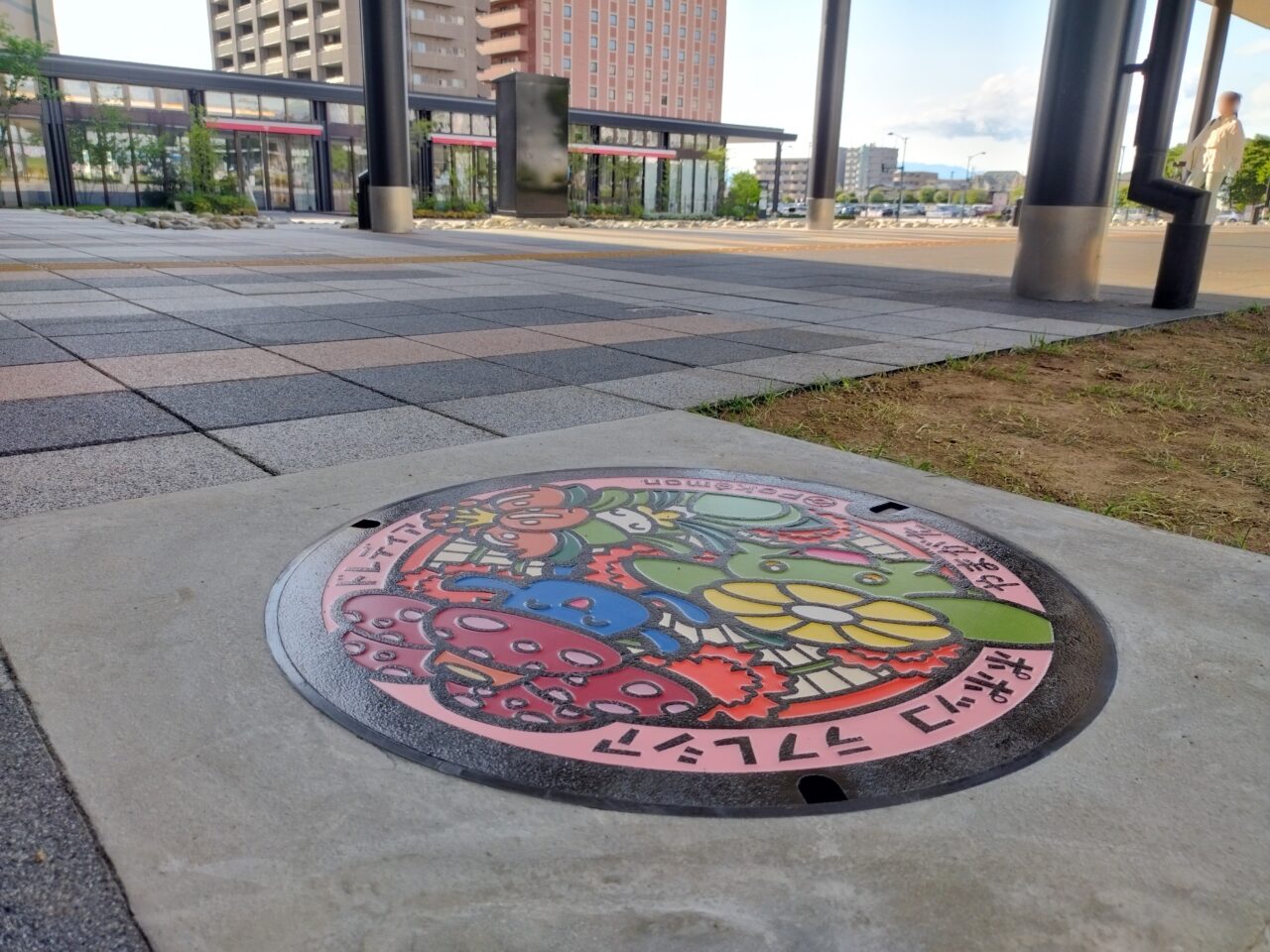 やまぎん県民ホールに設置されたポケふた