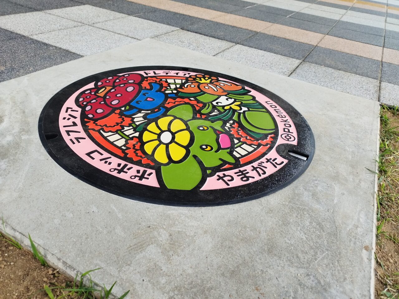 やまぎん県民ホールに設置されたポケふた
