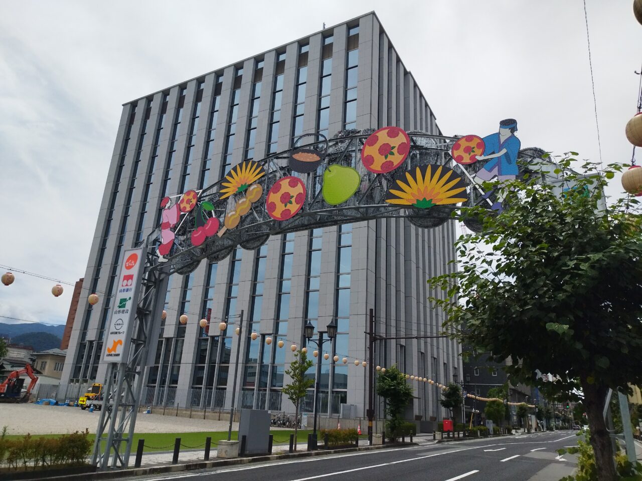 山形花笠まつりのアーチ