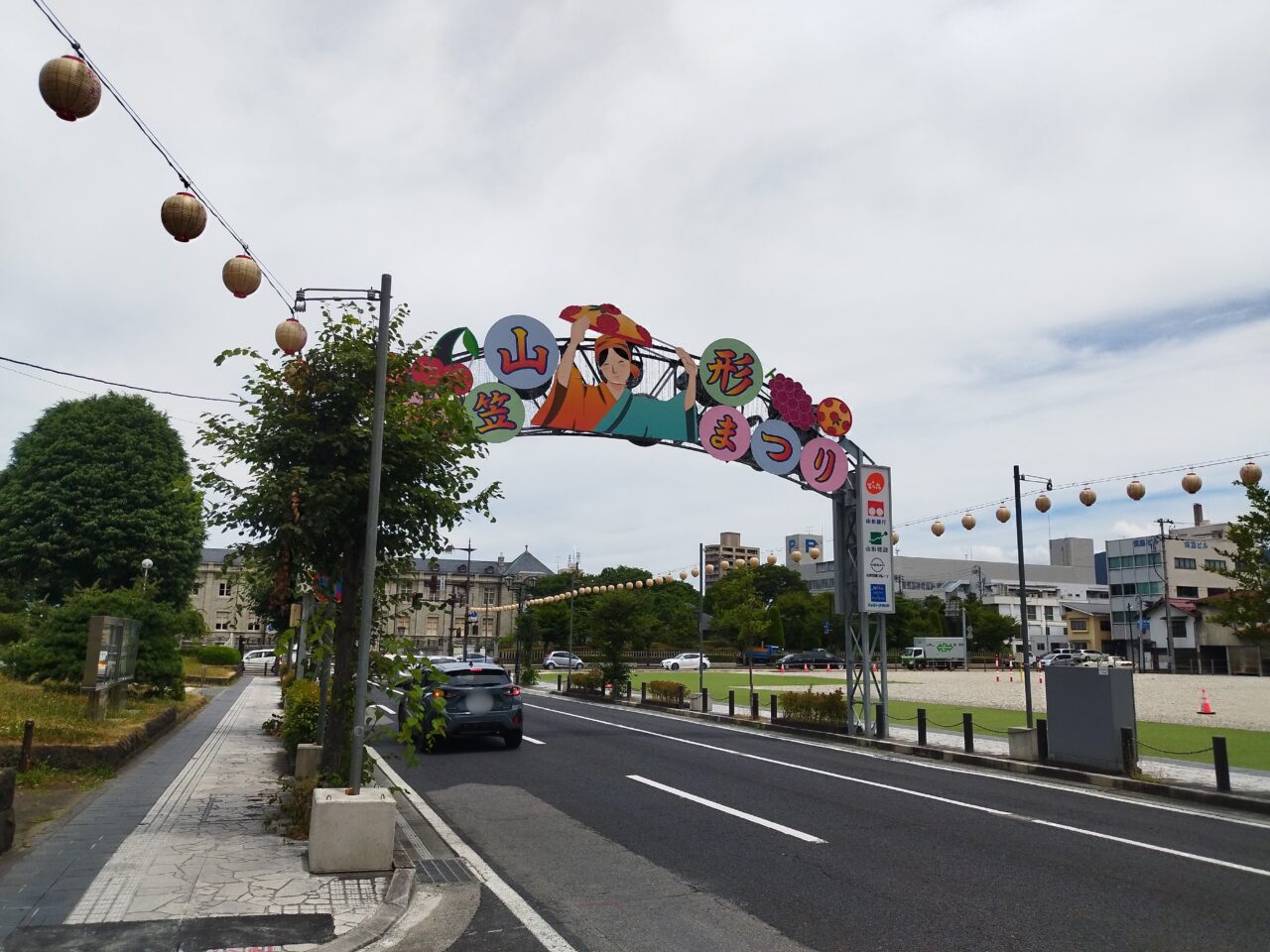 山形花笠まつりのアーチ