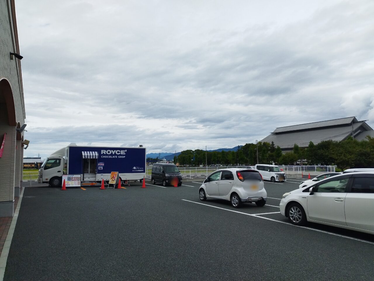 ROYCE'の移動販売車
