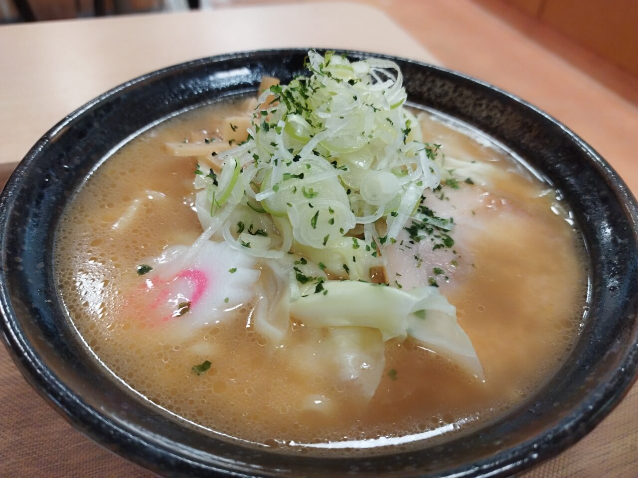 山交ビルB1フーズガーデン「山形辛みそラーメン」
