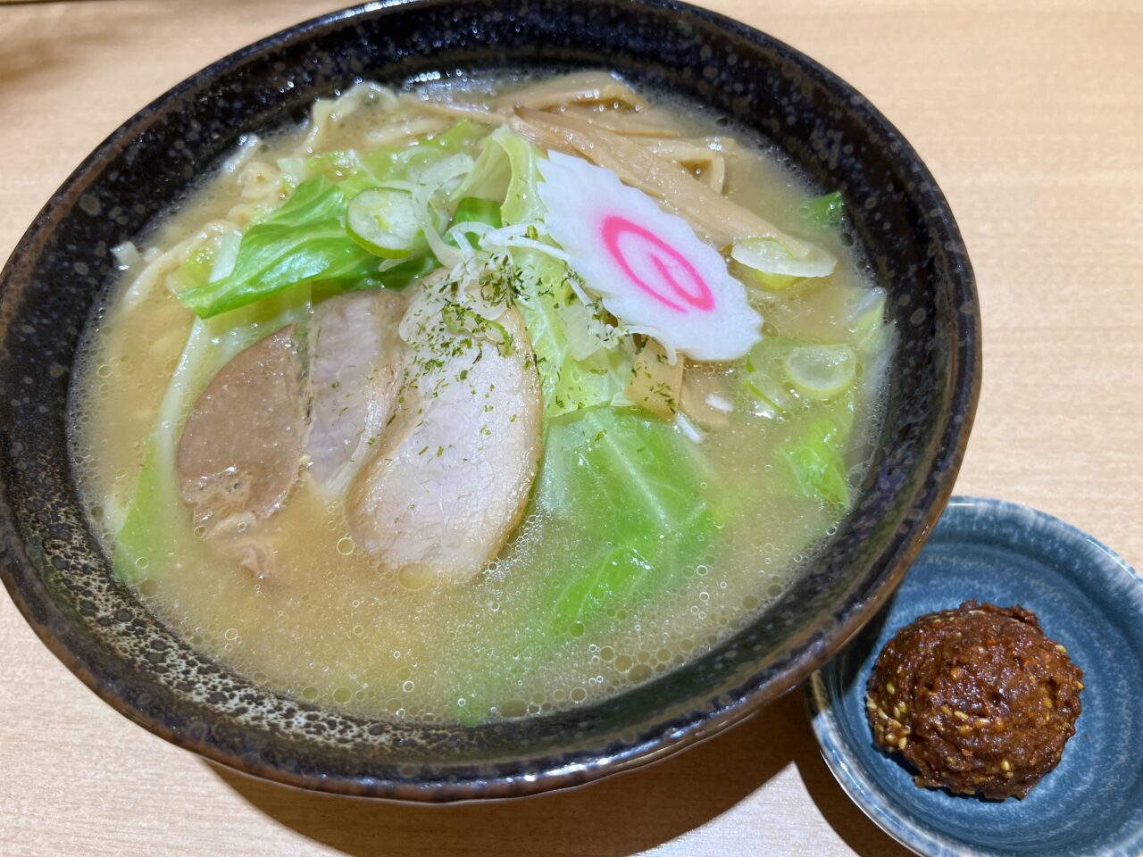 山交ビルB1フーズガーデン「山形辛みそラーメン」