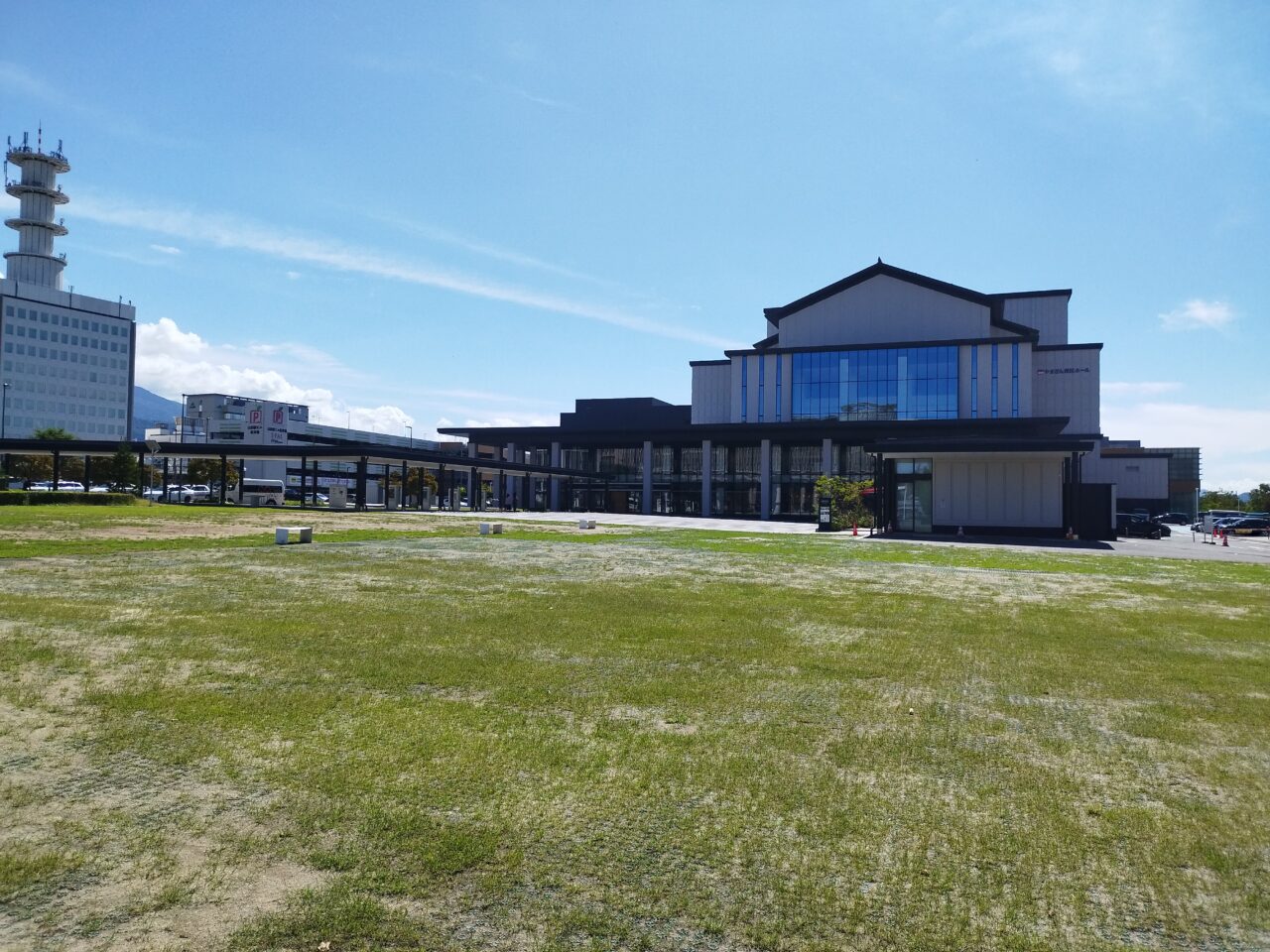 やまぎん県民ホール イベント広場